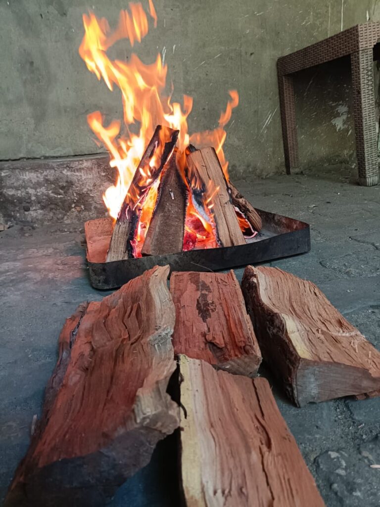 حطب تدفئة أفريقي